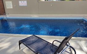 Apartamento bem localizado com Ar Condicionado e Piscina